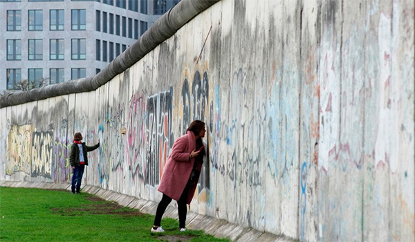 Зворотний відлік: будівництво та падіння Берлінської стіни